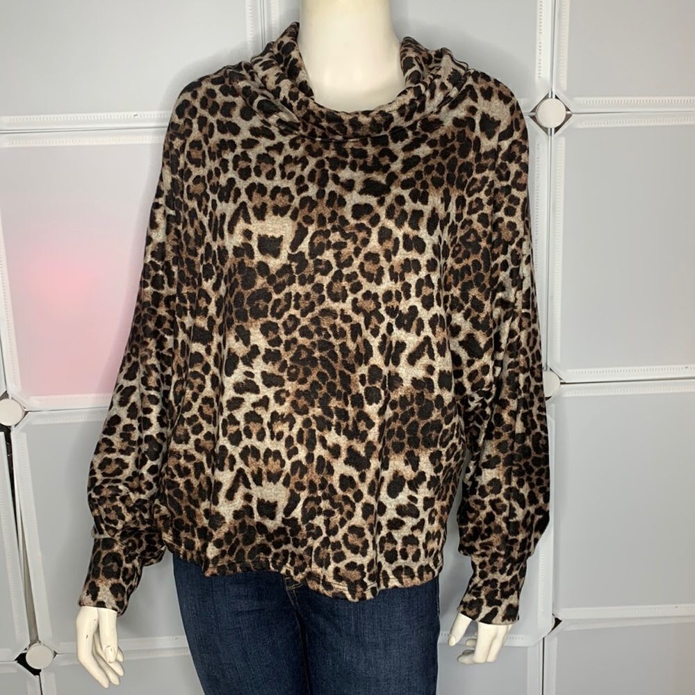 Millibon Leopard Cheetah Print Long Sleeve Top Size Large